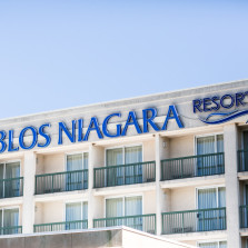 Byblos Niagara wedding photographer by Jessica Ahrens Photography.