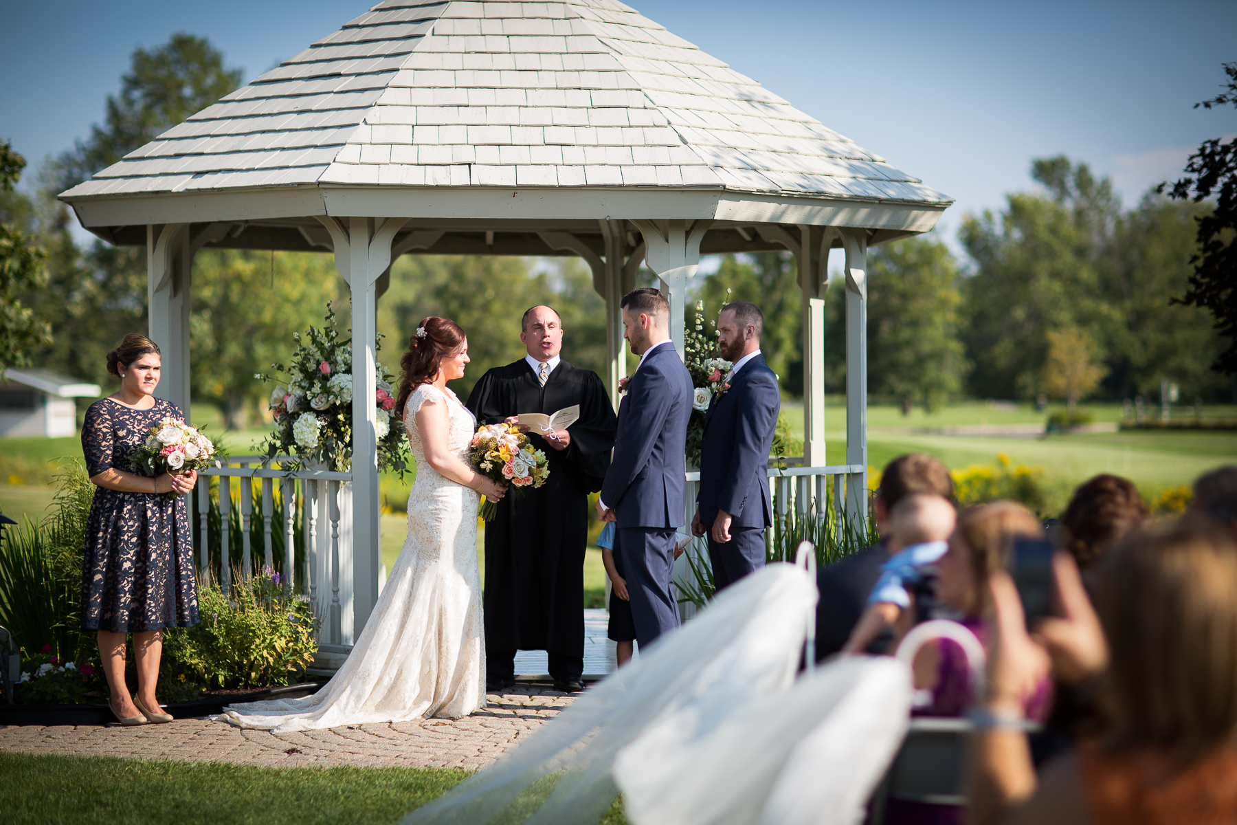 Wedding photos taken at Glen Oak in Amherst, NY by wedding photographer Jessica Ahrens.